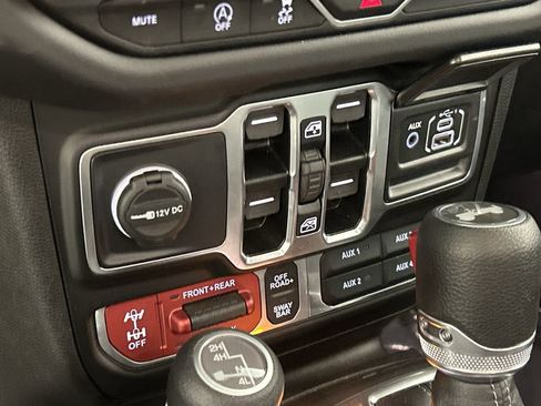 Used 2025 Jeep Wrangler Unlimited Rubicon image 17