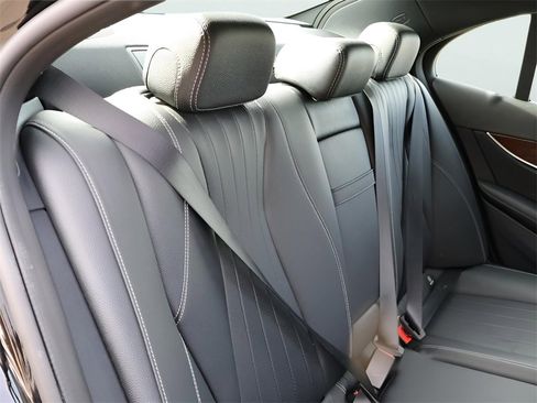 Used 2018 Mercedes-Benz E 300 4MATIC image 14