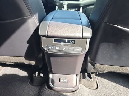 Used 2024 Toyota Highlander XLE FWD image 34