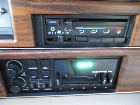 Used 1993 Dodge Dynasty FWD image 35