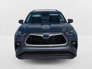 Used 2021 Toyota Highlander XLE video 2
