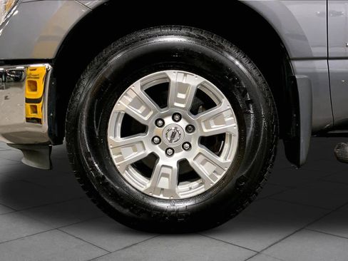Used 2018 Nissan Titan SV w/ SV Convenience Package AWD/4WD image 11