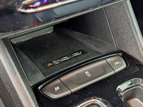 Used 2023 Chevrolet Bolt EUV Premier w/ Sun & Sound Package FWD image 27