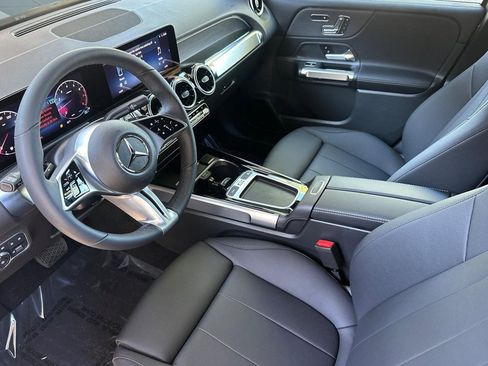 Used 2026 Mercedes-Benz GLB 250 image 4
