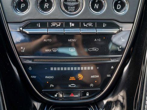 Used 2021 Aston Martin DB11 V8 image 22