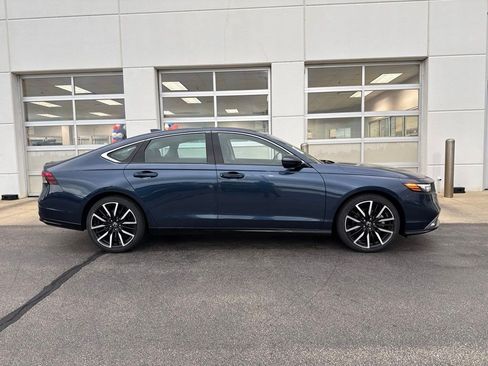 Used 2024 Honda Accord Touring image 3