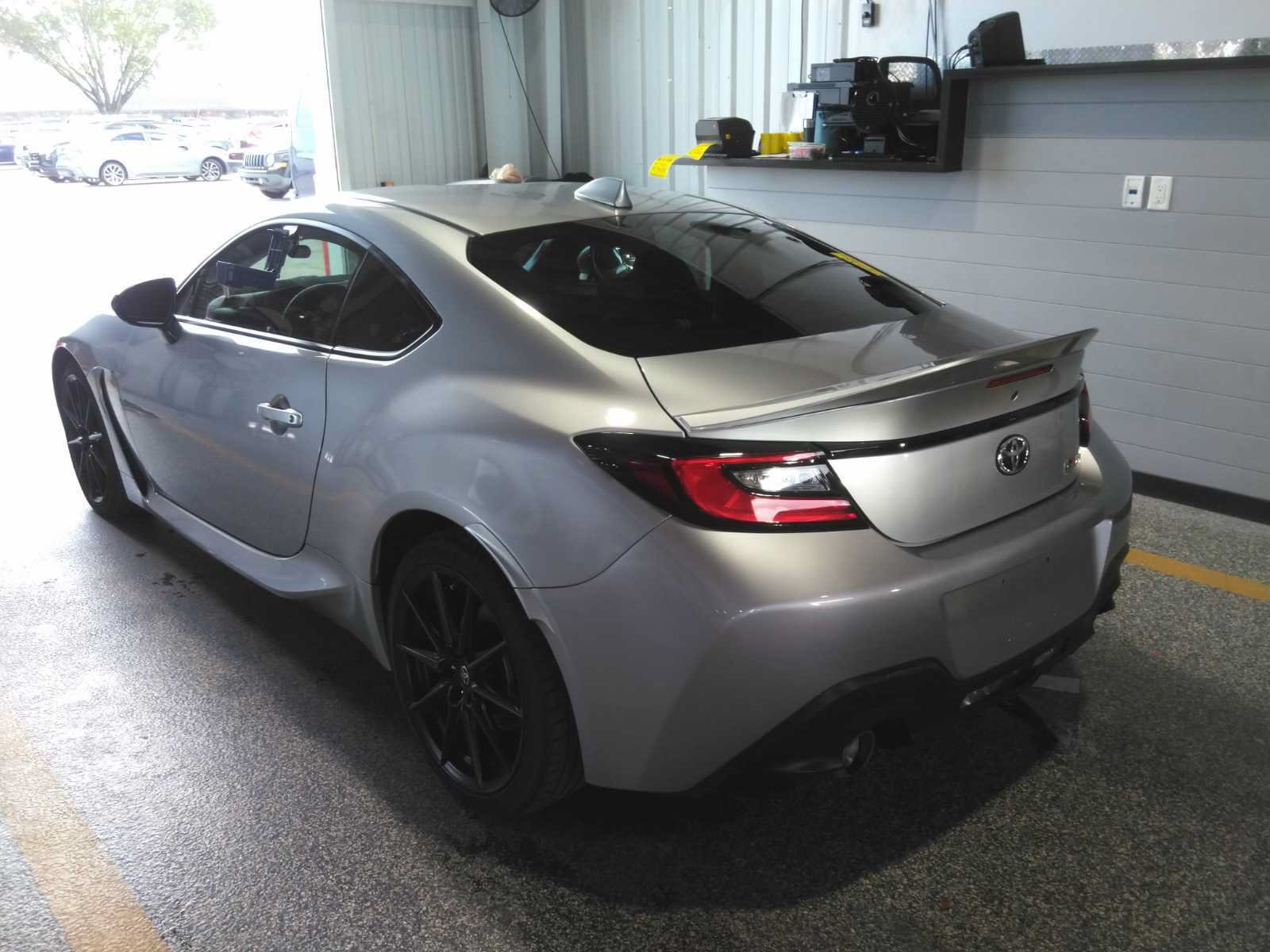 Used 2025 Toyota GR86 Premium RWD image 5