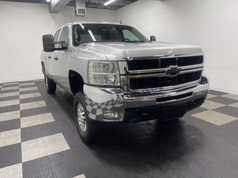 Used 2010 Chevrolet Silverado 2500 LT w/ Exterior Plus Package image 6