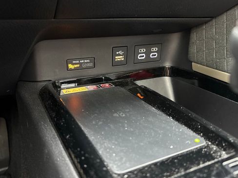 Used 2025 Toyota Camry XLE image 13