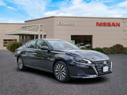 New 2025 Nissan Altima 2.5 SV image 2