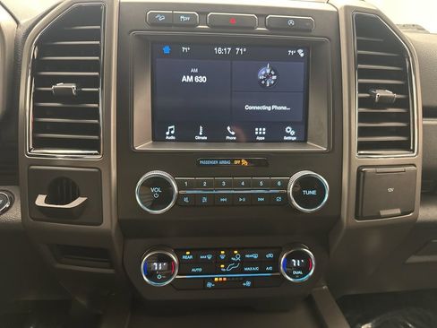 Used 2019 Ford Expedition XLT image 22
