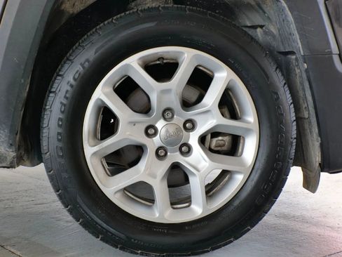 Used 2018 Jeep Renegade Latitude image 36