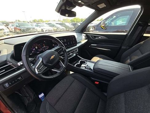 Used 2024 Chevrolet Traverse LT AWD/4WD image 5