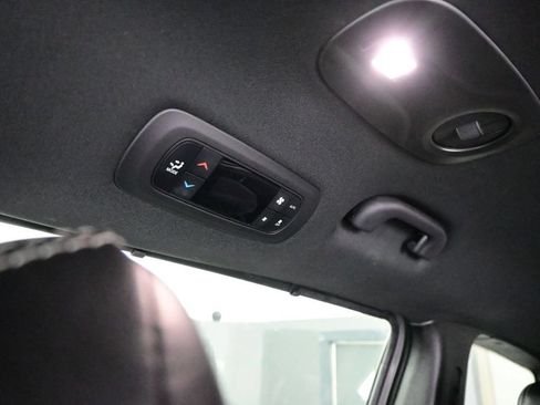 Used 2025 Chrysler Pacifica Select FWD image 33