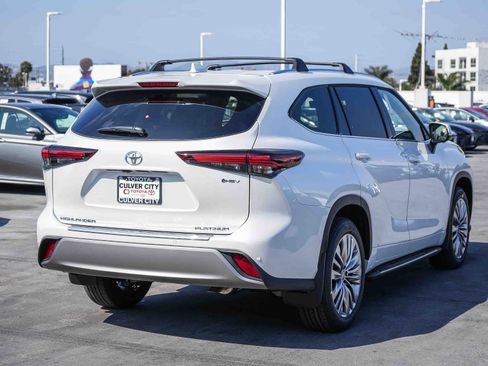 New 2026 Toyota Highlander Platinum AWD/4WD image 7