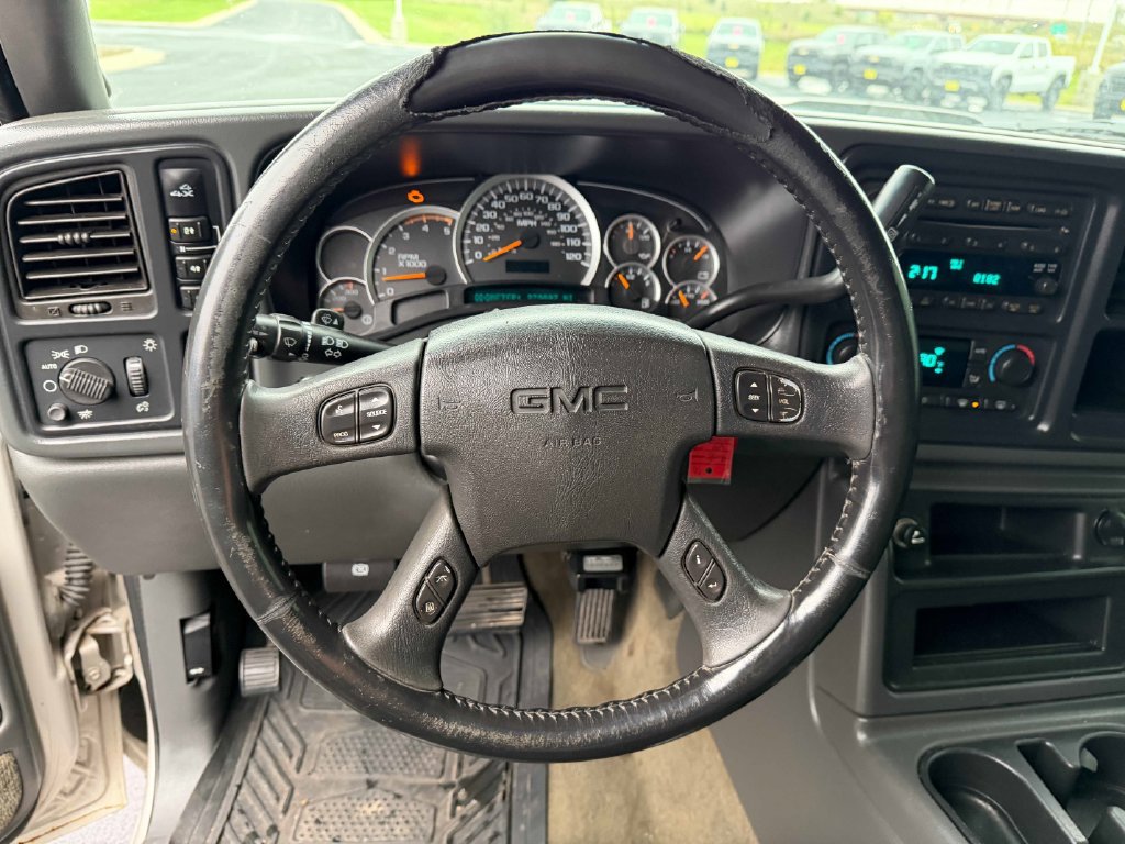 Used 2005 GMC Sierra 2500 SLT w/ Heavy-Duty Power Package AWD/4WD image 16