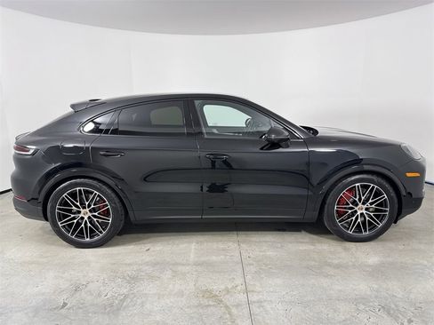 New 2026 Porsche Cayenne S image 8