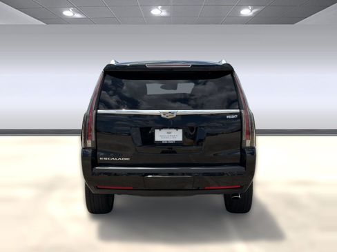 Used 2016 Cadillac Escalade Luxury RWD image 10