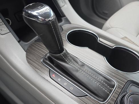 Used 2019 GMC Acadia SLT FWD image 18
