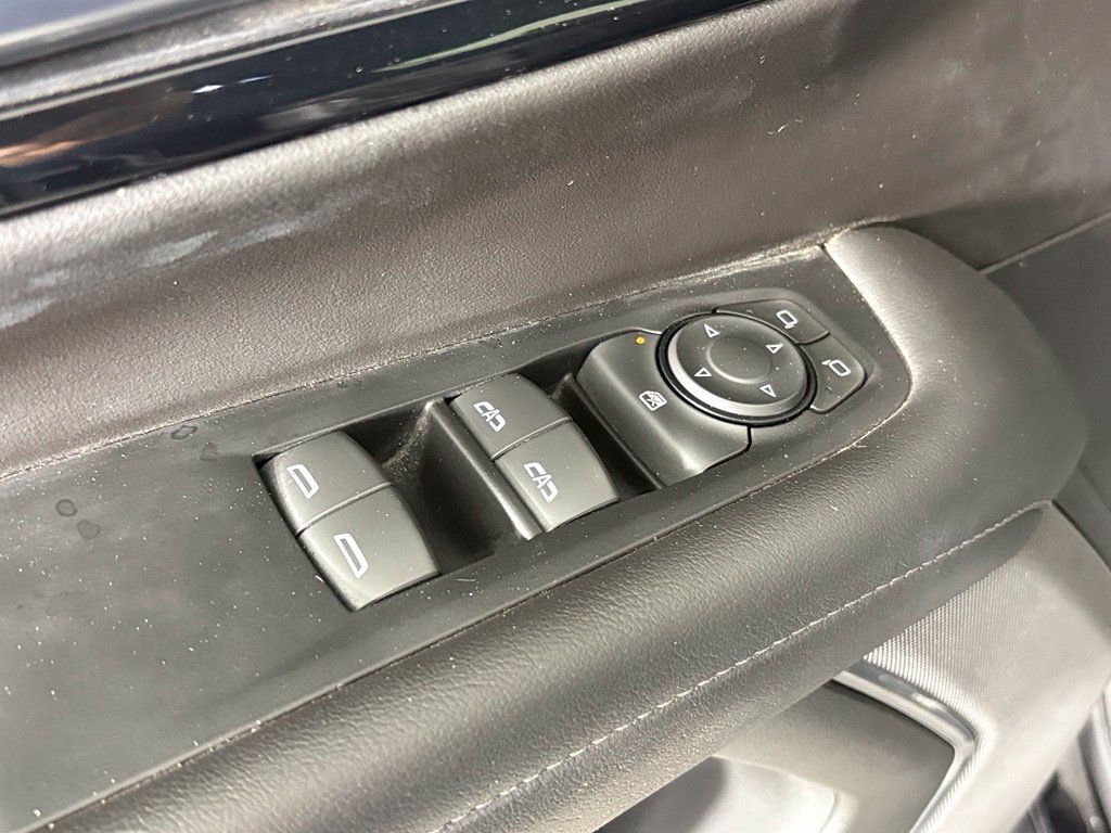 Used 2025 Chevrolet Suburban Z71 AWD/4WD image 15
