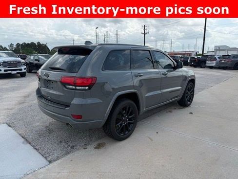 Used 2020 Jeep Grand Cherokee Altitude image 3