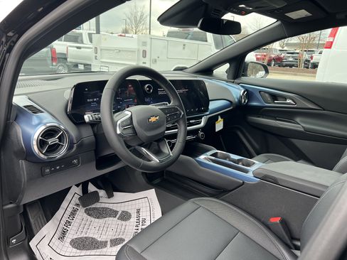 New 2026 Chevrolet Equinox EV LT AWD/4WD image 17