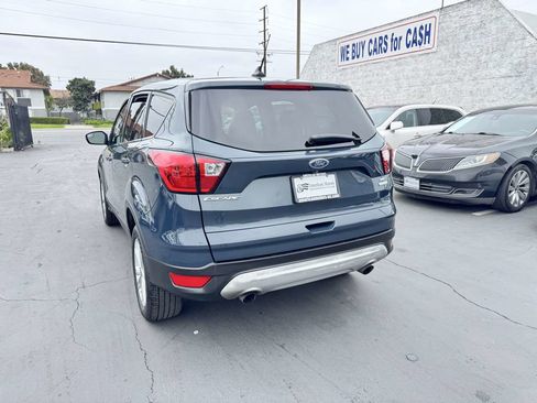 Used 2019 Ford Escape SE FWD image 2