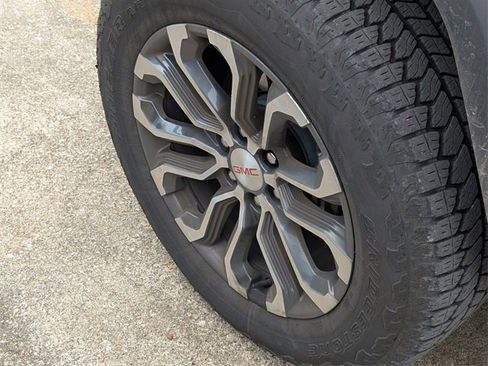 Used 2024 GMC Canyon Denali image 7