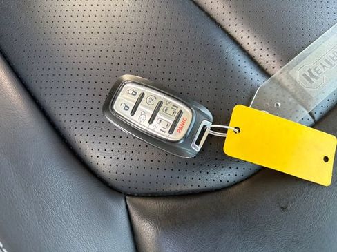 Used 2023 Chrysler Pacifica Touring-L FWD image 22