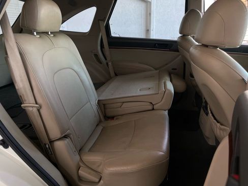 Used 2012 Hyundai Veracruz Limited w/ Entertainment Pkg image 25