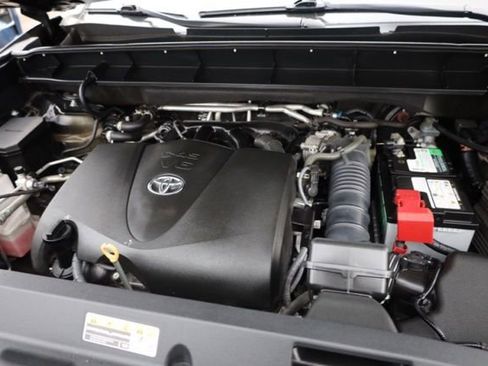 Used 2022 Toyota Highlander Limited image 45