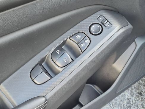 Used 2025 Nissan Altima 2.5 SV FWD image 13