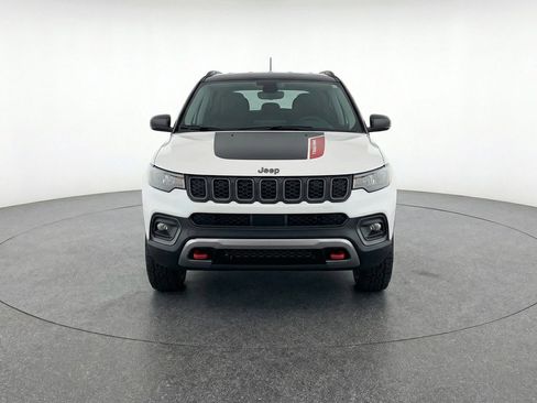 Used 2025 Jeep Compass Trailhawk image 2