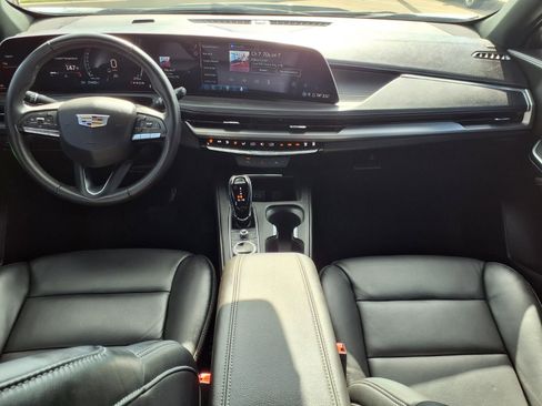 Used 2025 Cadillac XT4 Premium Luxury image 9