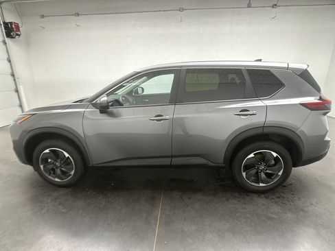 Used 2024 Nissan Rogue SV image 6