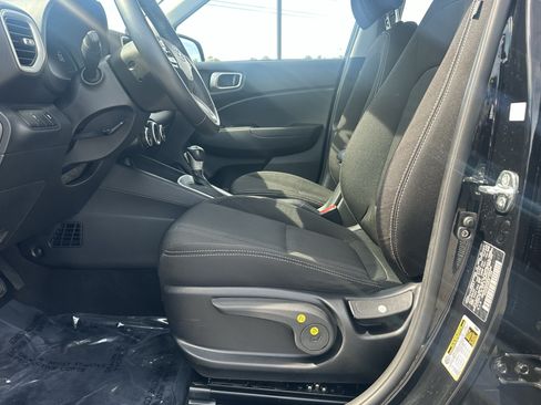 Used 2024 Hyundai Venue SEL FWD image 8