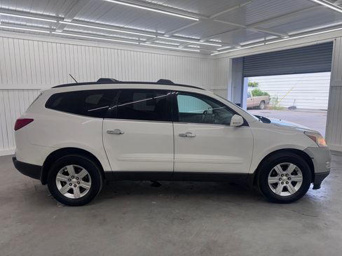 Used 2011 Chevrolet Traverse LT image 4