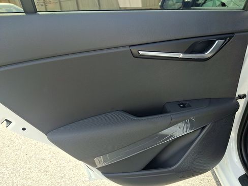 New 2026 Kia Niro EX FWD image 8