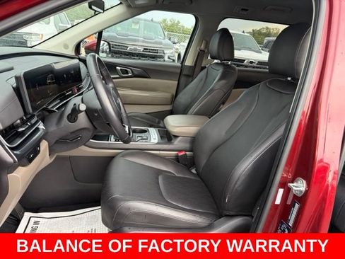Used 2025 Kia Carnival FWD image 13