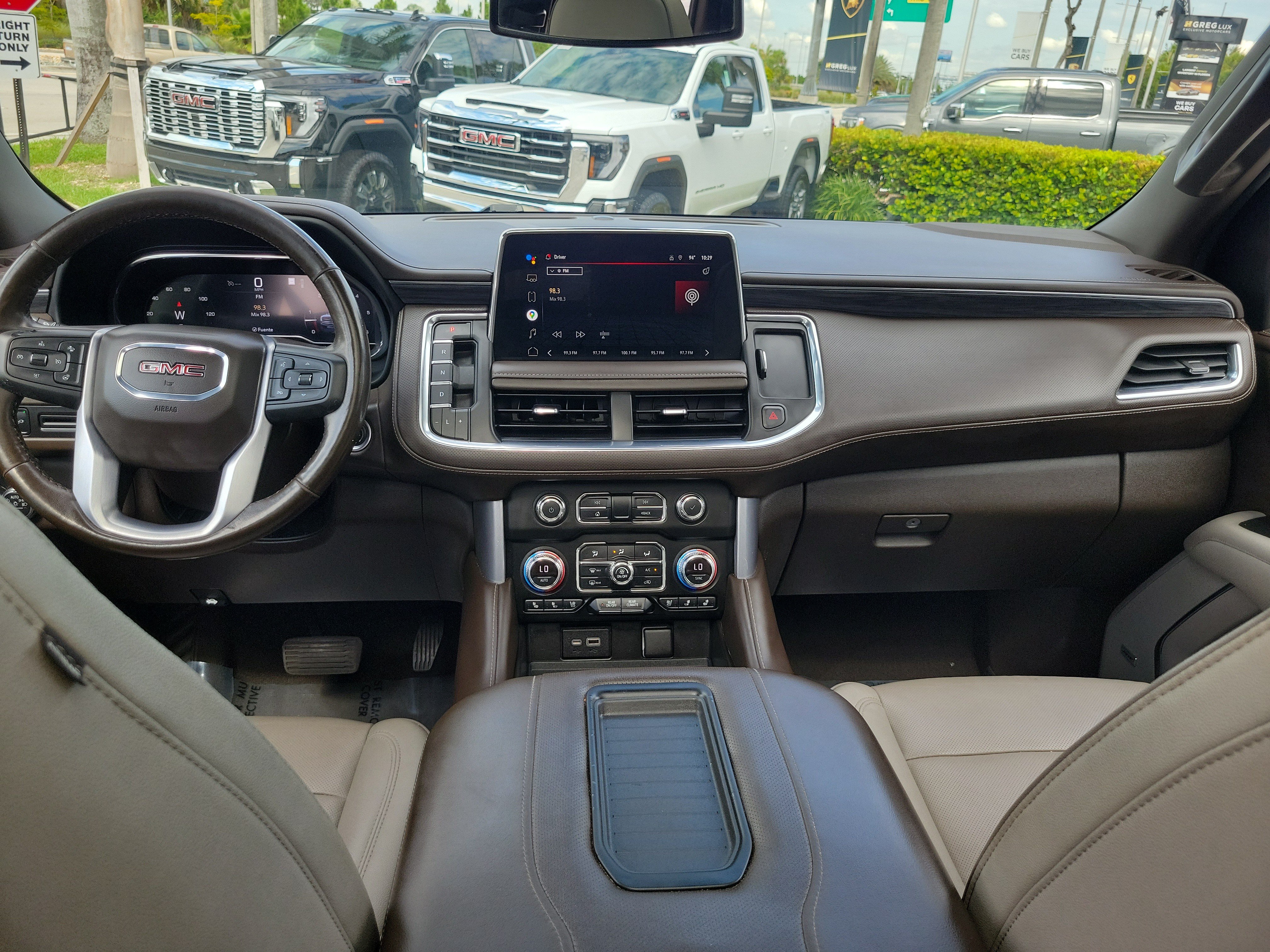Used 2022 GMC Yukon SLT w/ SLT Premium Package AWD/4WD image 17