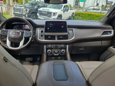 Used 2022 GMC Yukon SLT w/ SLT Premium Package AWD/4WD image 17