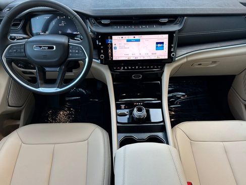 New 2026 Jeep Grand Cherokee Limited AWD/4WD image 16
