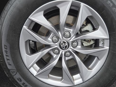 Used 2021 Toyota Sienna XLE w/ XLE Plus Package image 11