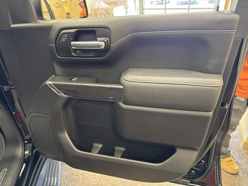 Used 2021 Chevrolet Silverado 1500 LTZ AWD/4WD image 20