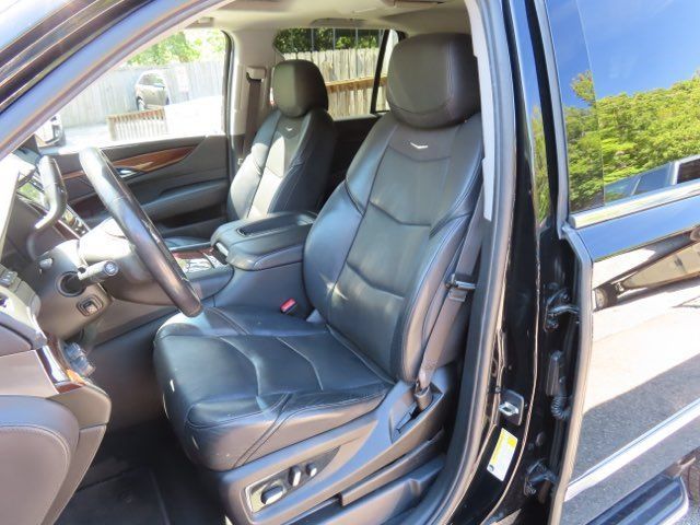 Used 2019 Cadillac Escalade Luxury AWD/4WD image 26