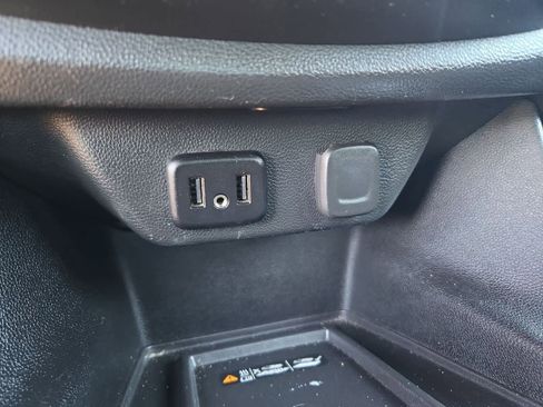 Used 2023 Chevrolet Traverse LT image 29