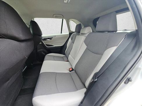 Used 2021 Toyota RAV4 XLE FWD image 17