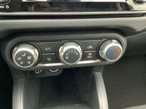 Used 2025 Nissan Versa S w/ Trunk Package image 22