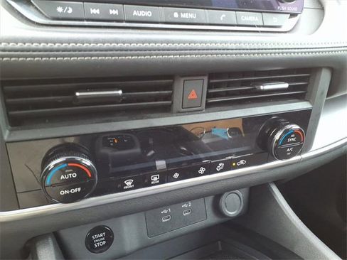 Used 2024 Nissan Rogue SV image 20