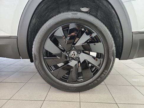 New 2026 Volkswagen Atlas SE FWD image 40